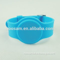 Amusement Park Implementing Smart Band RFID Bracelet Wristbands for Cashless Point-of-Sale